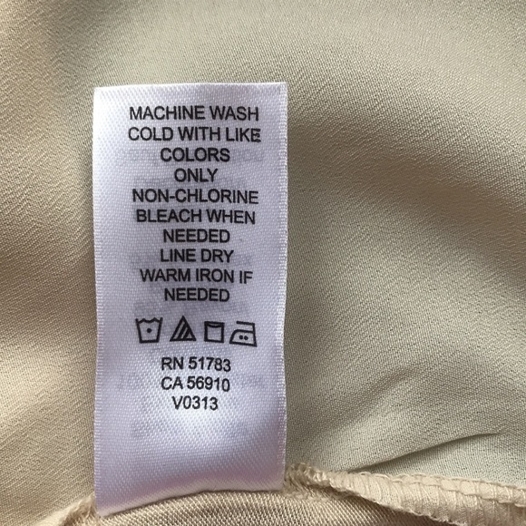 Maurices beige fucsia embroidered sleeveless crew neck top size L - Picture 10 of 10